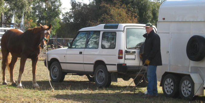 Retaining problem float loader
